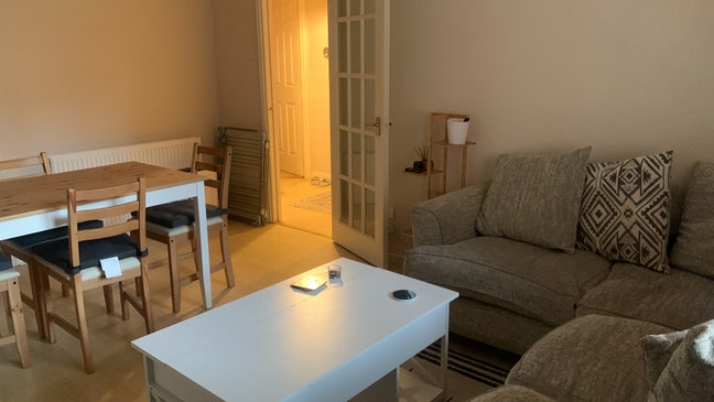 Looking for a roomie :) Main Photo