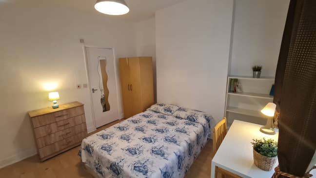 Fantastic Studio-Flat No Sharing Low Deposit. Main Photo