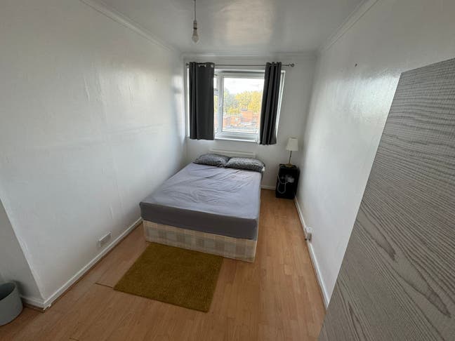  Spacious Bedroom in Bethnal Green E2  Main Photo