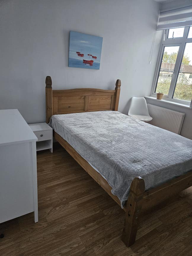 Bright, furnished double room in a quiet flat. Main Photo