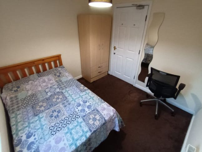 1 Room available in 6 bed house in Heaton  Main Photo