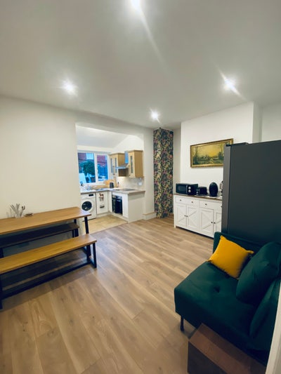 Double Room in a quiet house (non smokers only) Main Photo