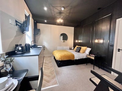 Stylish Studio  Room, quiet road , Close to town. Main Photo