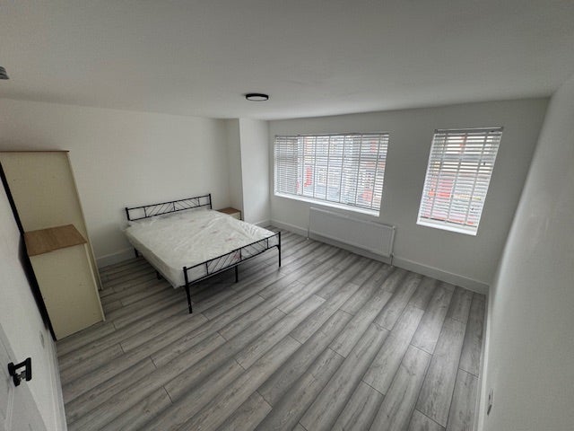 Studio, Rooms to Rent N9, Shared Accommodation  Main Photo