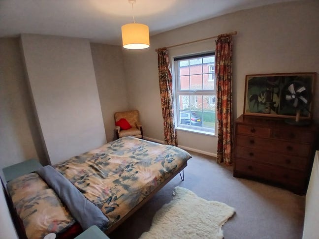 Double Room in a quiet cosy house & close to town. Main Photo
