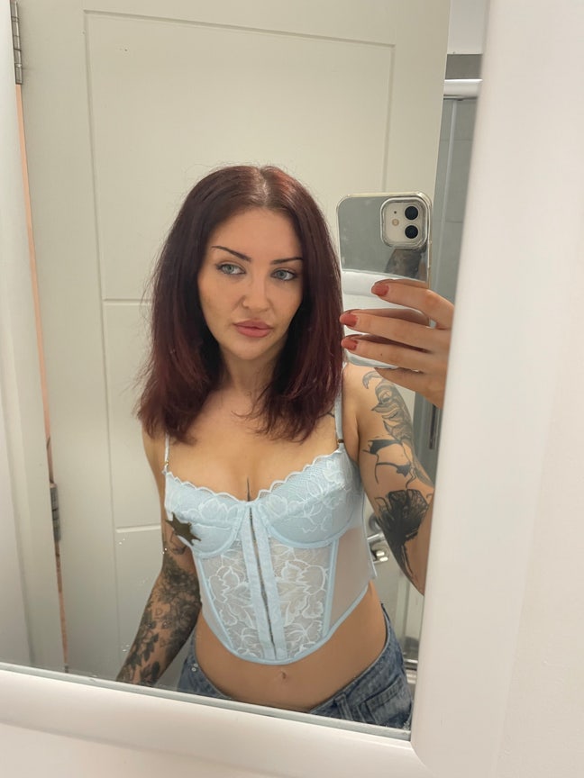 24 year old girl looking for flatmates/ a room Main Photo