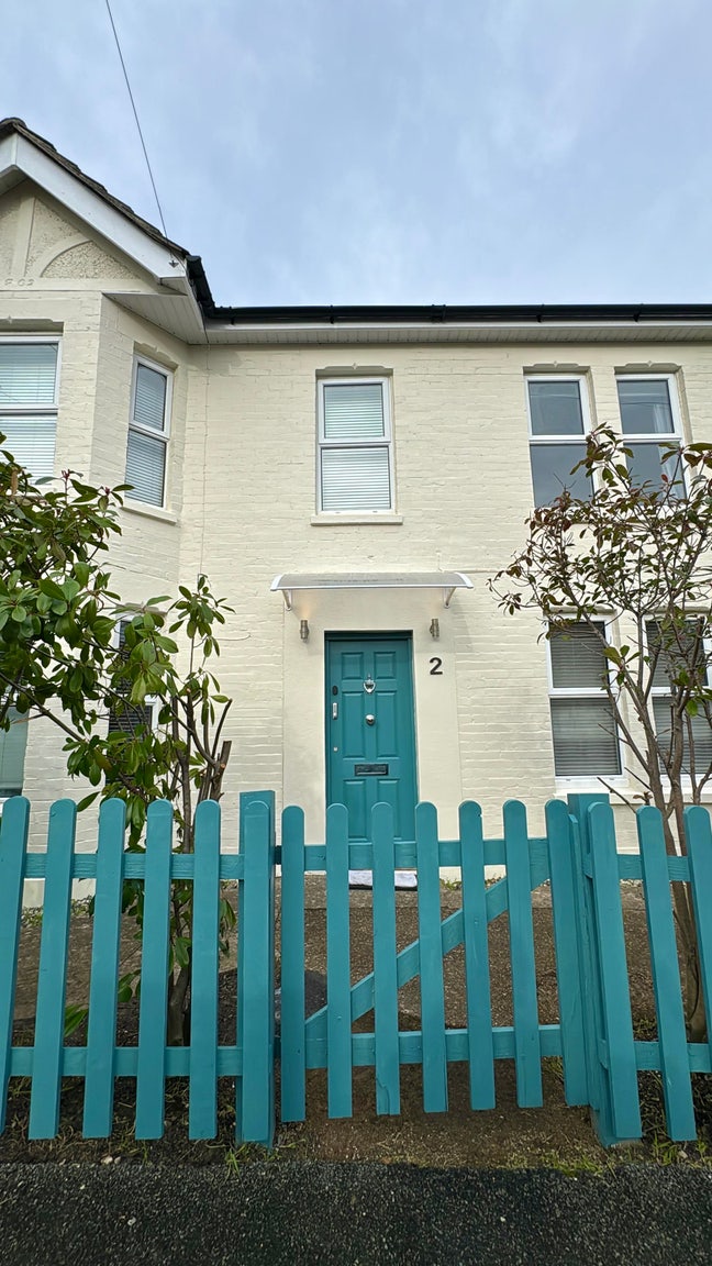 Extra large room near by shops in Winton  Main Photo