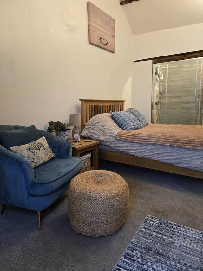 Beautiful en suite room in a large family home. Main Photo