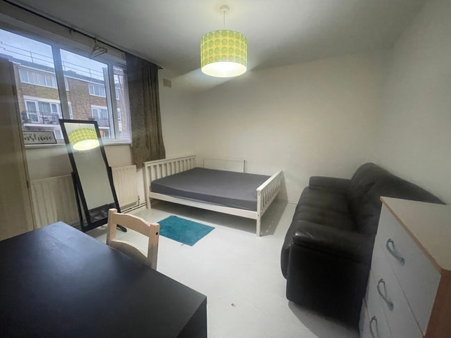 2 Lovely Room Near Canary Wharf inc all bills  Main Photo