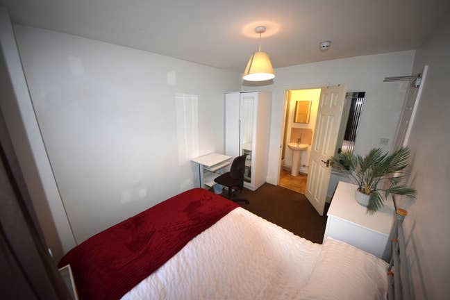  Double  Ensuite Central Reading  Main Photo