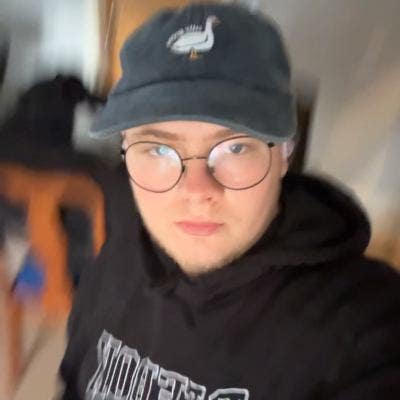 Flat or Double room Bills inclusive wanted .  Main Photo