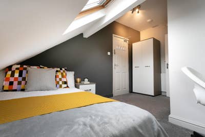 Lovely ensuite room in Modern house share  Main Photo