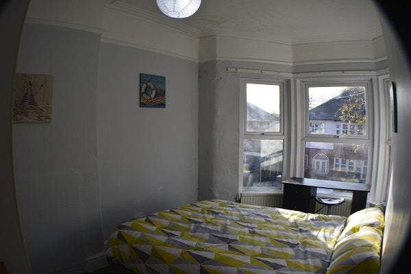 ✨Bright & Modern Room in Trafford–Ideal Location!✨ Main Photo