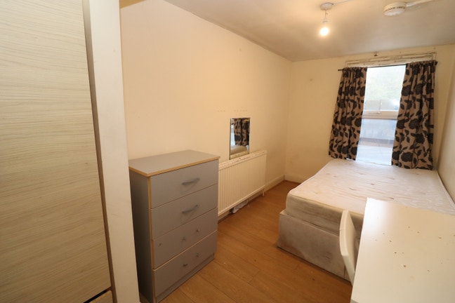 New bright rooms in Bow Road E3 - Victoria Park Main Photo