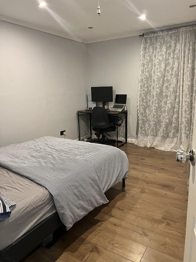 Spacious double bedroom to rent  Main Photo