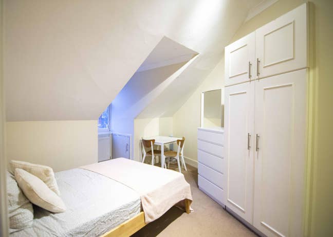 En-Suite Holland Park Gardens Private Fridge Main Photo