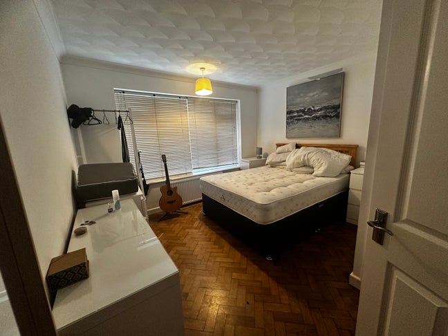 Lovely Room for Short Stay – Great Location Main Photo