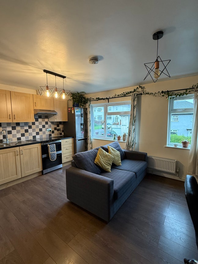 1 Bed Flat near Victoria Park, BS3 Main Photo