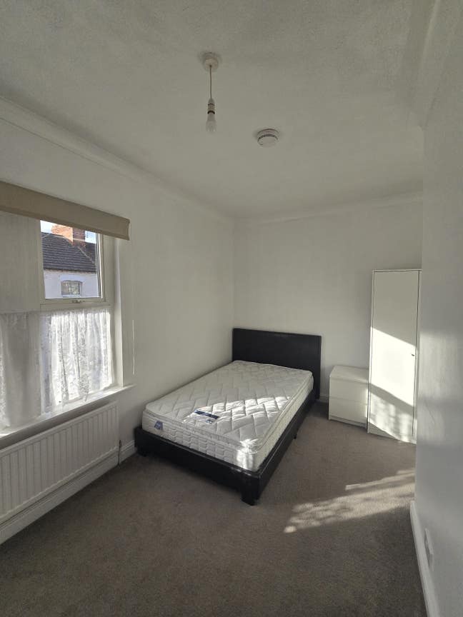 Room to rent Main Photo