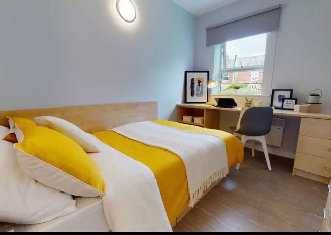 IQ student Accommodation silver En-suite Main Photo