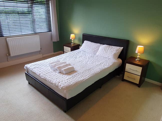 Large double bedroom in 2 bedroom flat Main Photo