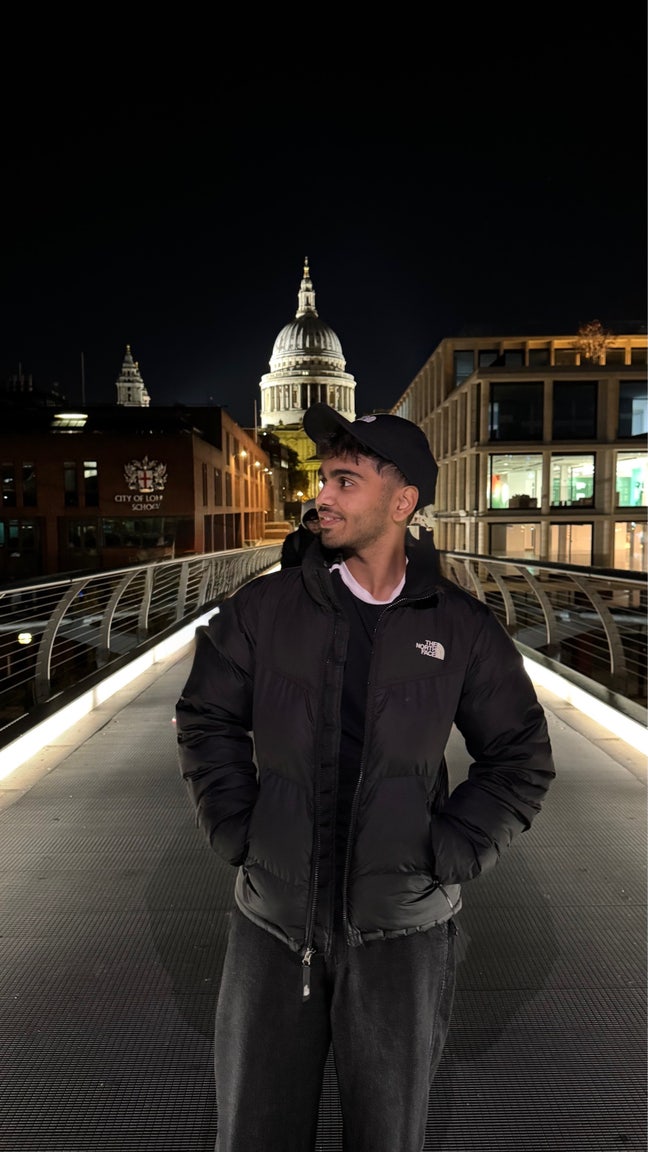 24 year old Male seeks a double room Main Photo