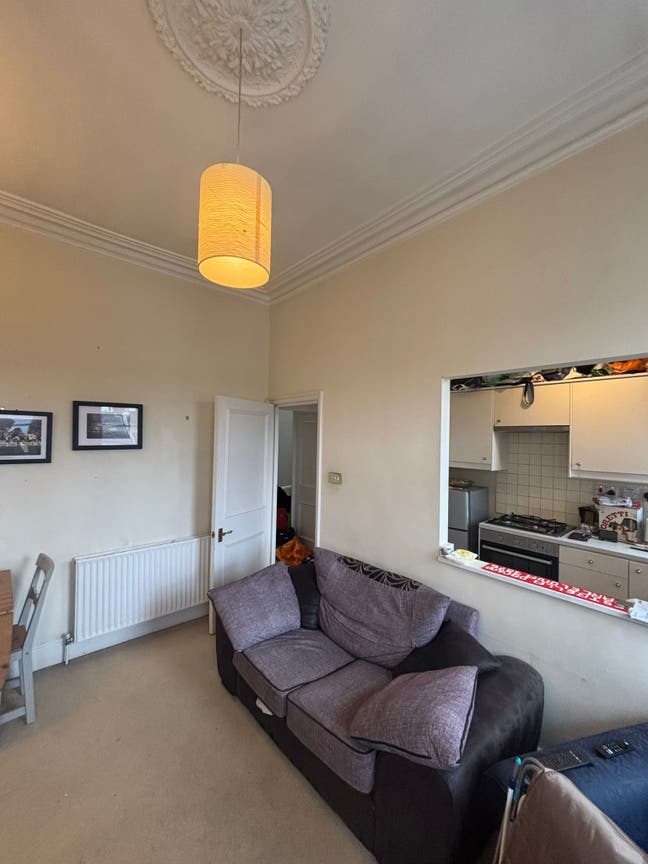 Double room in a 2 bed flat Main Photo