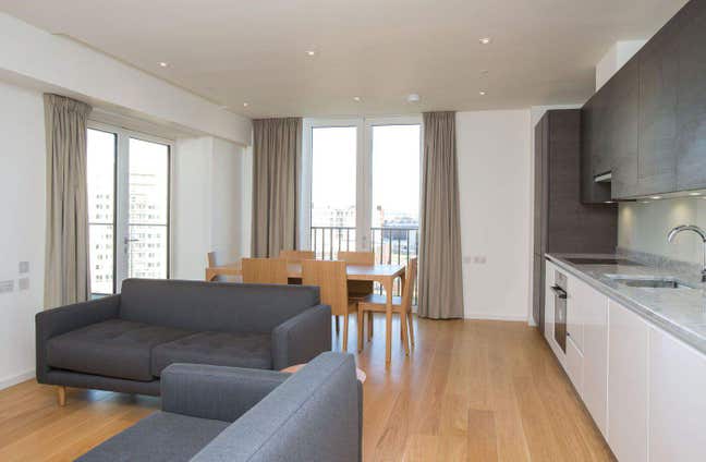 Modern Double Room available in East Village Main Photo