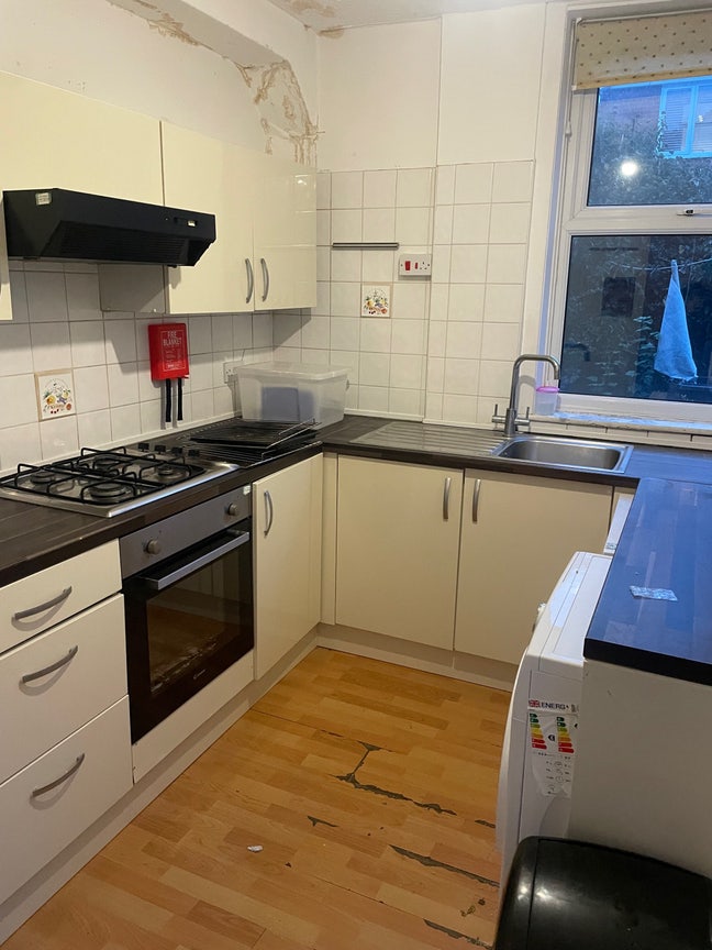 Two rooms soon to be available within the month  Main Photo