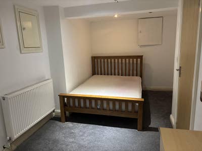 Basement room for rent - 22 Quarry Street, LS6  Main Photo