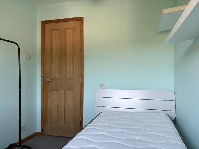 Small room in Caversham Main Photo