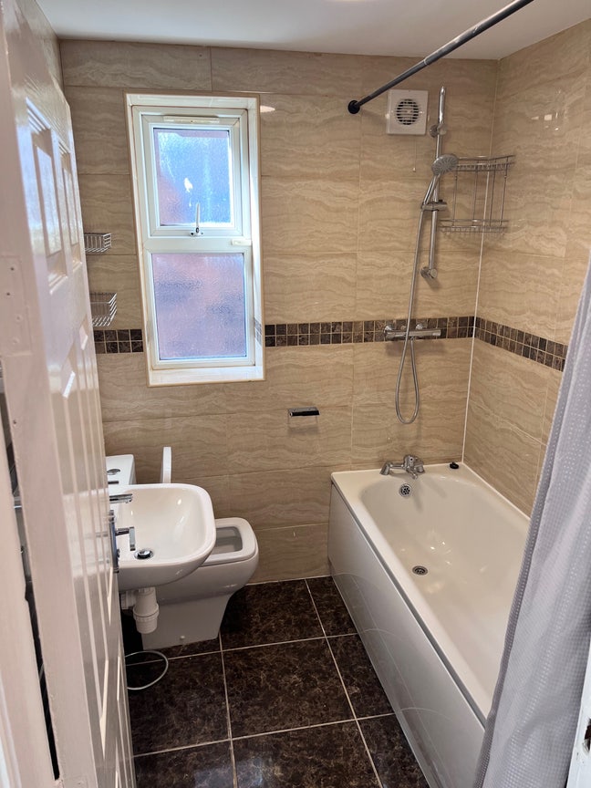 Furnished room in Manchester Old Trafford  Main Photo