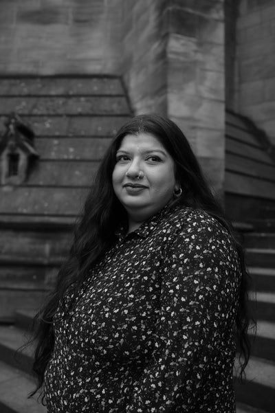 33F, Finance professional but also a performer Main Photo