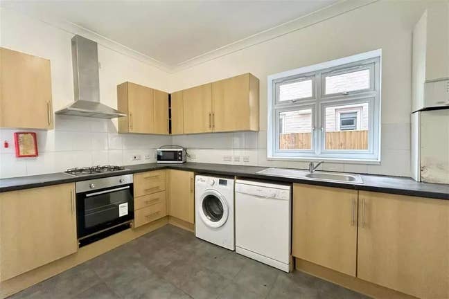 Student Rooms Available – All Bills Included Main Photo