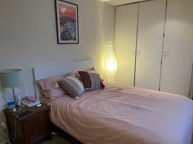 Spacious Master Bedroom in Barnsbury  Main Photo