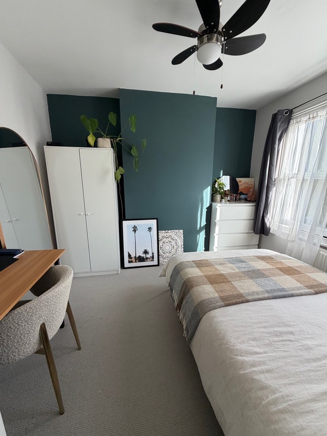 Large bright double bedroom in Tooting terrace Main Photo