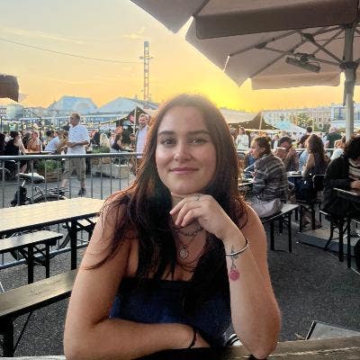 Professional Female seeks a double room Main Photo