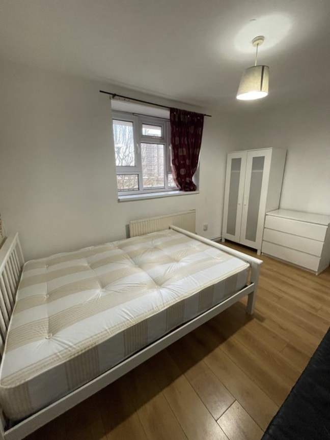 Cosy Double Room Available In Prime Location  Main Photo