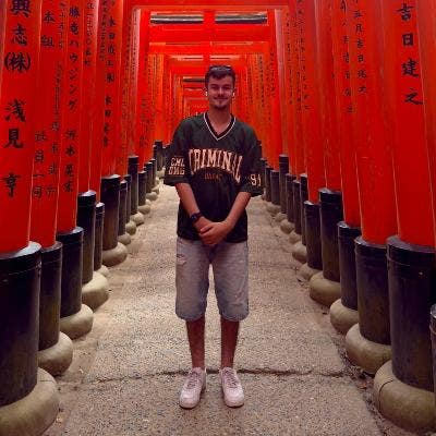 Friendly young professional looking for a room or  Main Photo