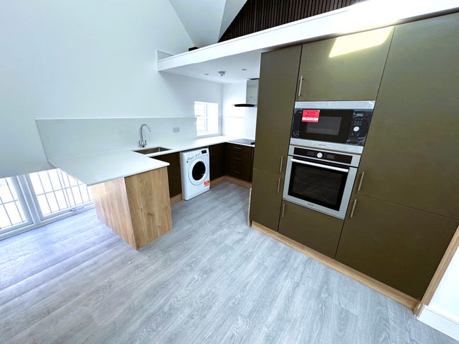 2 Bed Town House Ilford £1995 Pcm Main Photo