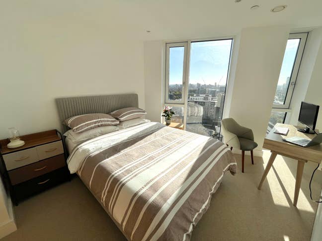 Ensuite double bedroom - East London Main Photo