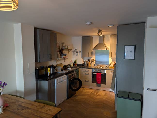Double Room available in 2 bed new-build flat Main Photo
