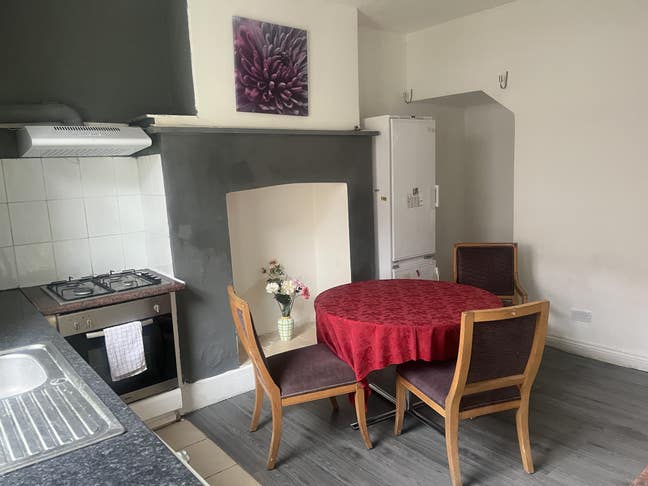 Recently refurbished 2 bed furnished  H Main Photo