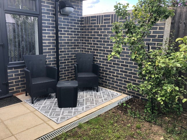 Studio Bungalow  Main Photo