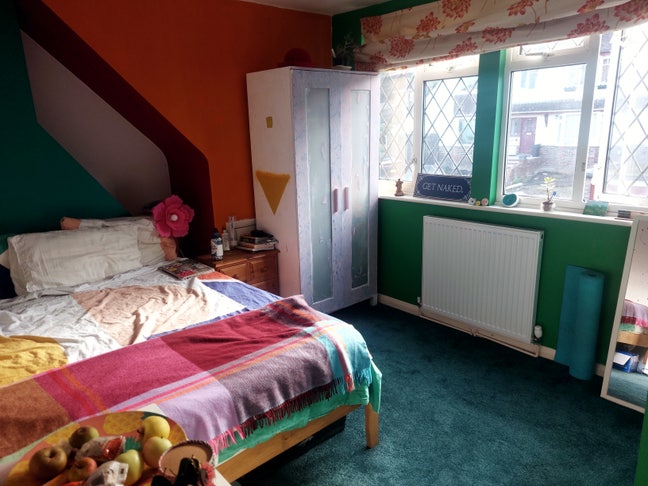 3 month room to lodge in queer house Main Photo