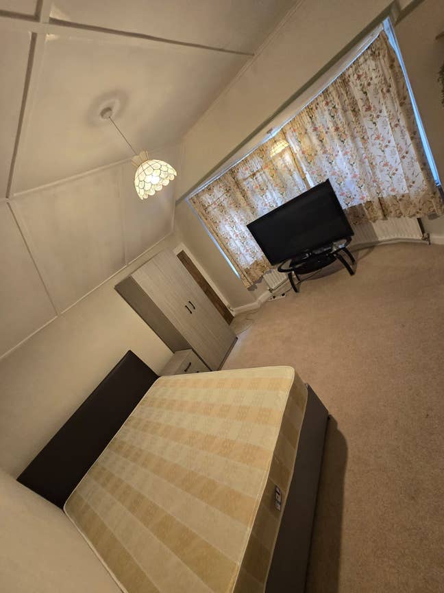 Large double room - Twickenham Main Photo