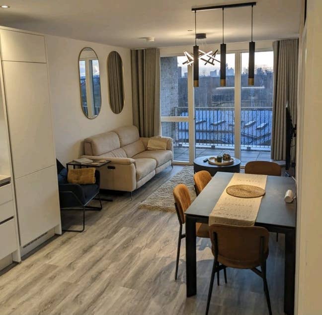 🌿 Bright En-suite Room for Couple in East Village Main Photo