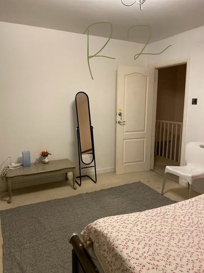 One Large Room in a  family house Main Photo