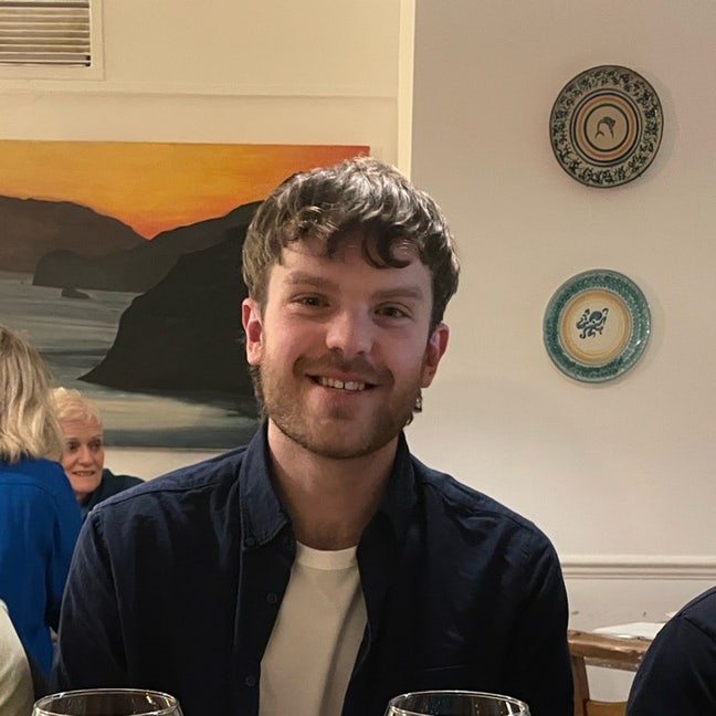 Young professional seeking room Main Photo