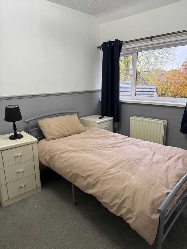 Single bedroom with garden views Main Photo